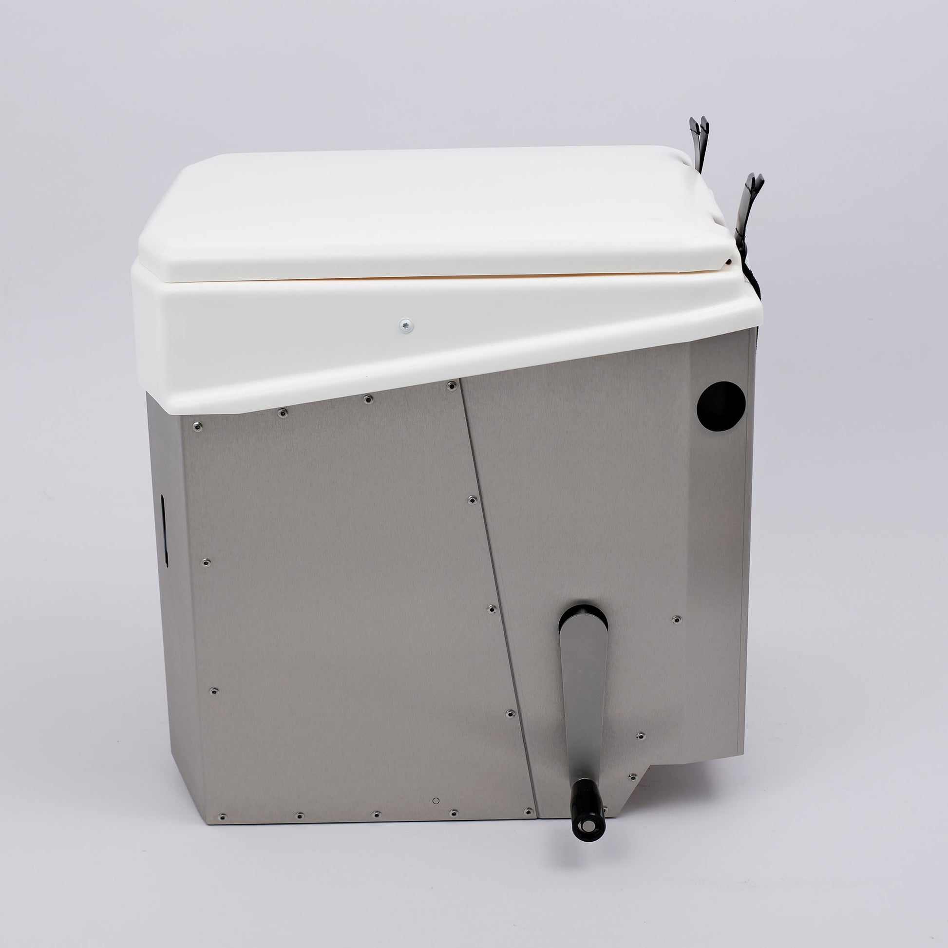 Trockentrenntoilette mit geschlossenem Deckel in der seitlichen Ansicht, robustem Edelstahlgehäuse und kompakter Bauweise.