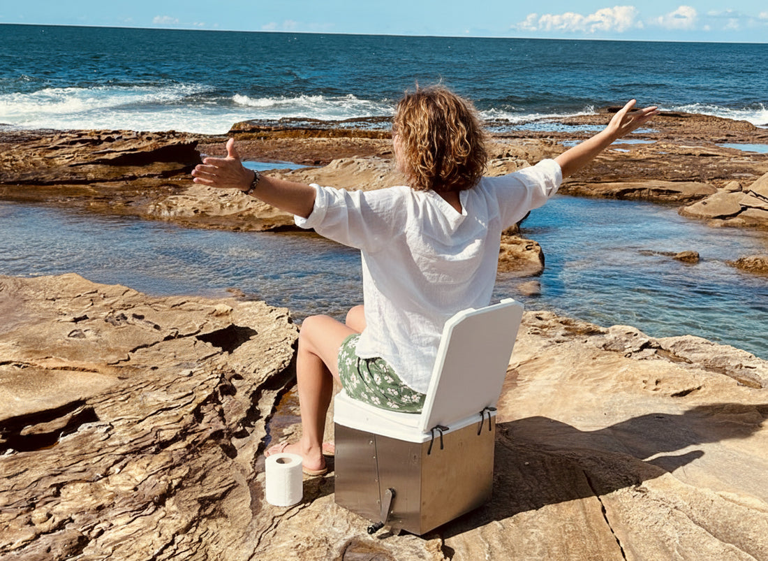 BioTioo Trenntoilette am Strand – mobile Komposttoilette für unterwegs