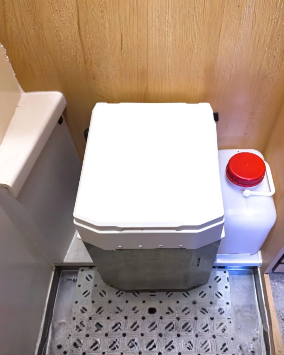 <strong>Mercedes 4x4 Sprinter mit Woelke Aufbau</strong>