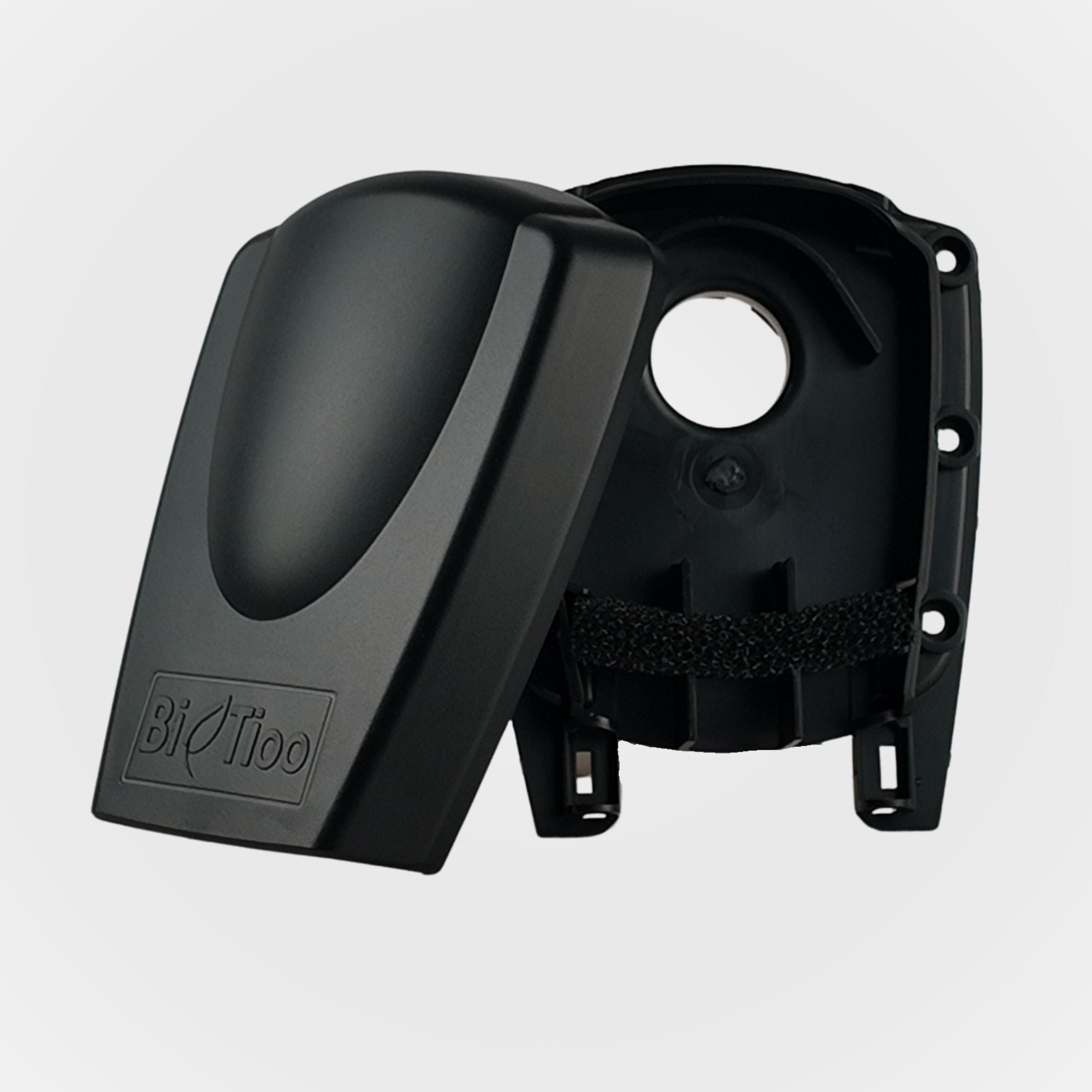 Locking ring for urine tank