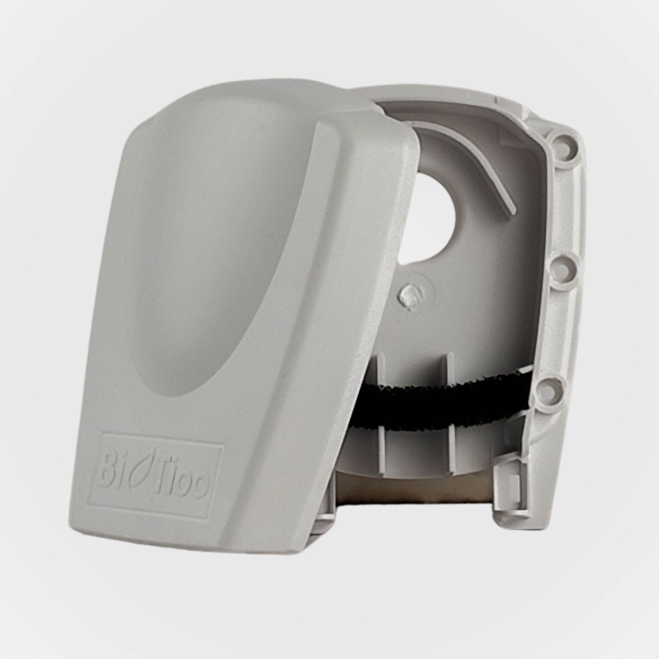 Locking ring for urine tank