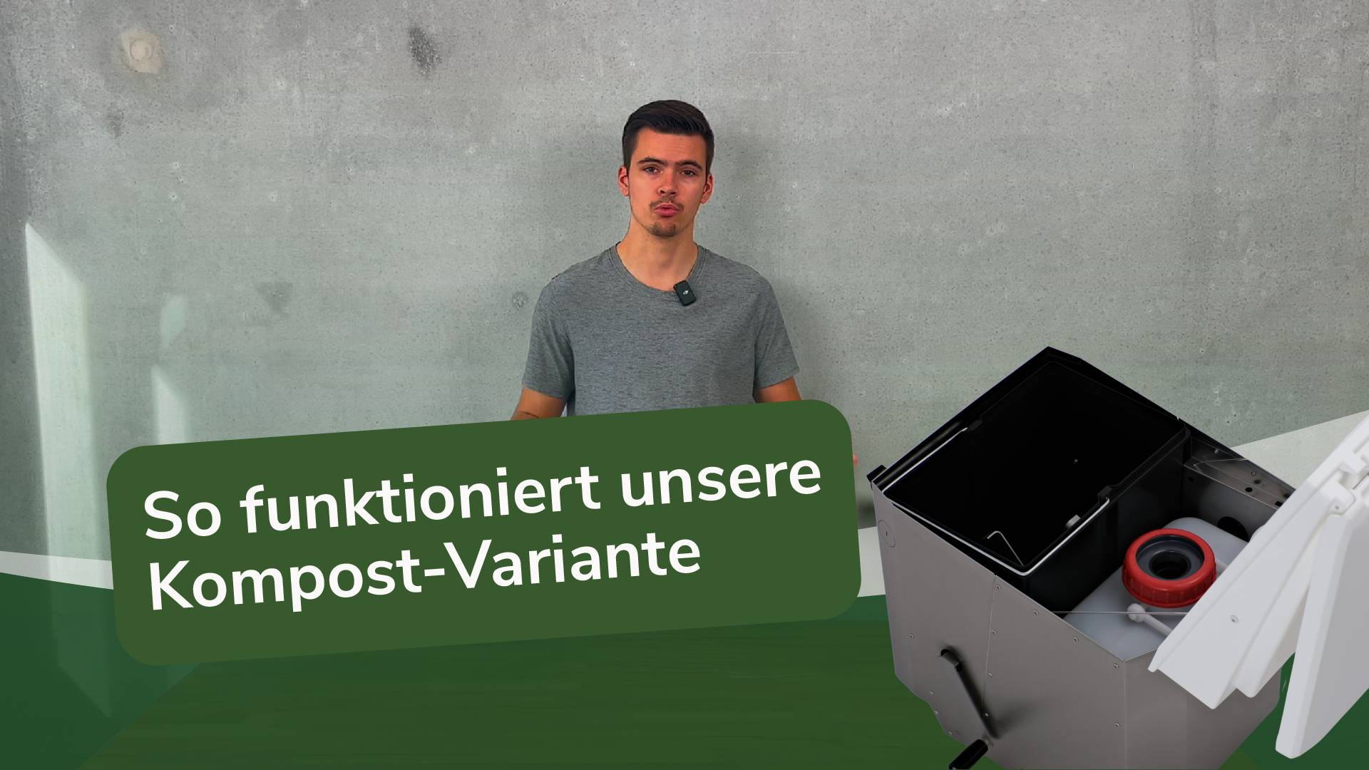 Thumbnail mit einer Person und dem Titel „So funktioniert die Kompost-Variante“, zeigt anschaulich die Details der Kompostierungsfunktion unserer Komposttoiletten und hebt ihre praktischen Vorteile hervor.